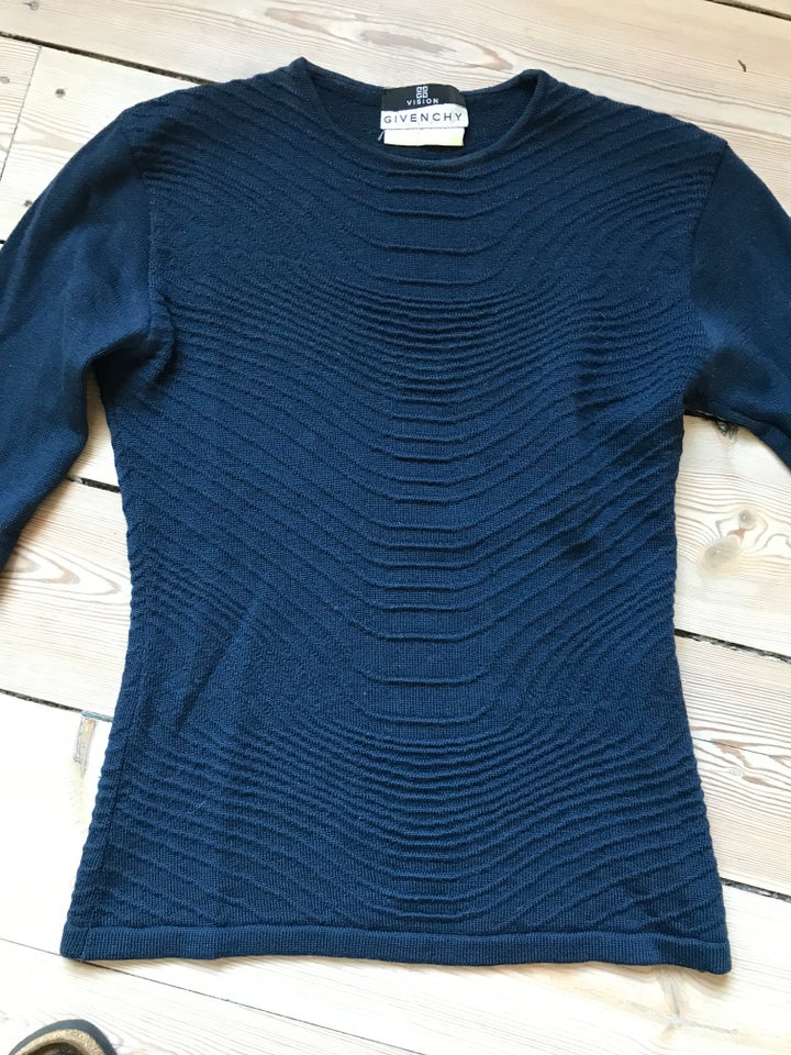 Sweater, Givenchy vision, str. 34