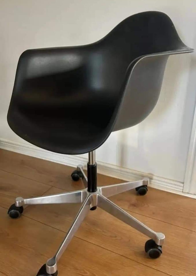 Eames, Eames PACC. kontorstol med