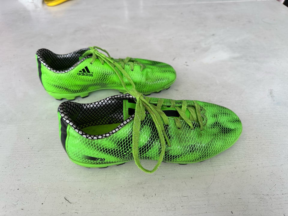 Fodboldstøvler, Adidas F10