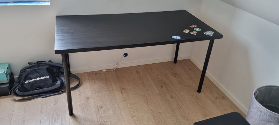 Skrivebord IKEA b: 150 d: 75 h: 74