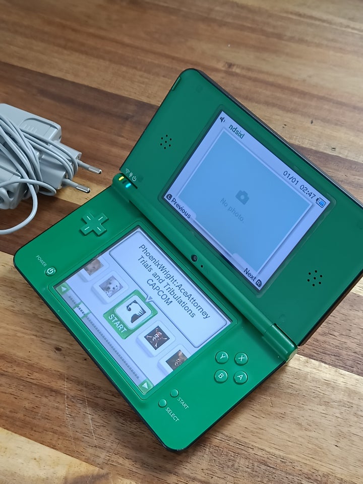 Nintendo DSI XL, God