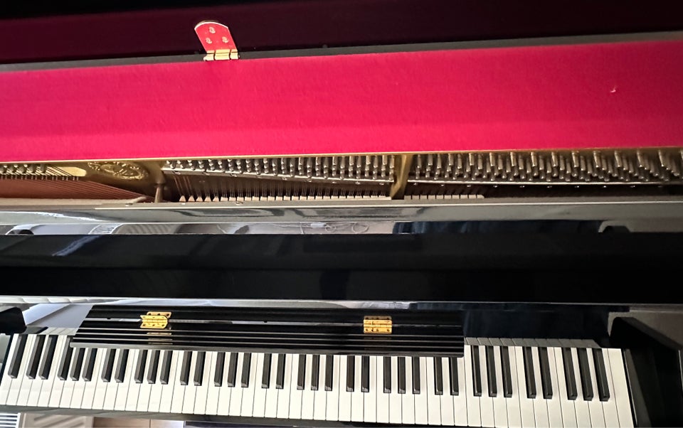 Piano Yamaha E108