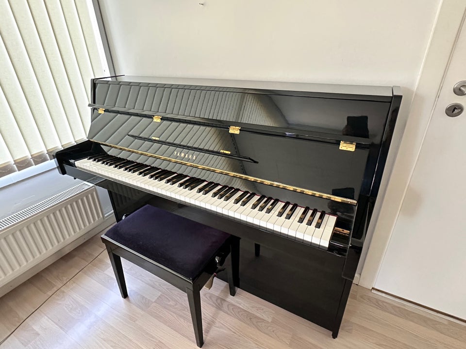 Piano Yamaha E108