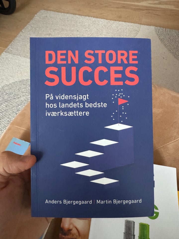 Den store succes, Anders