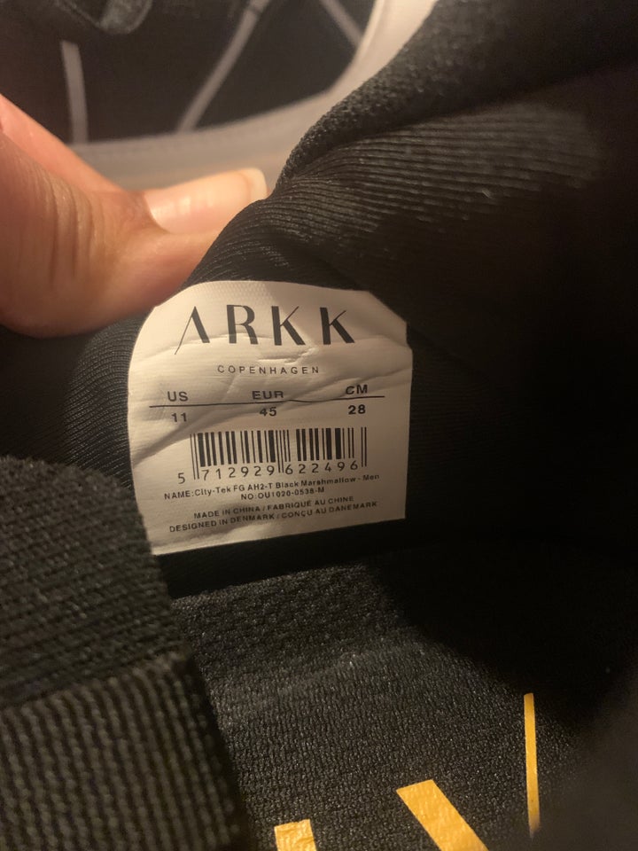 Sneakers, ARKK, str. 45