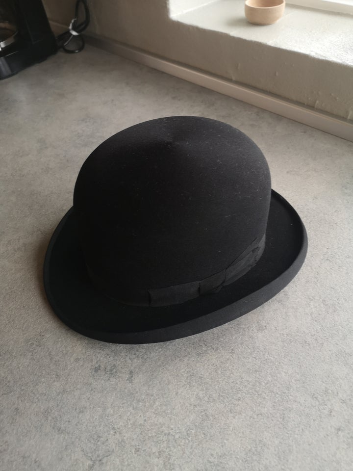 Uniform, Bowlerhat