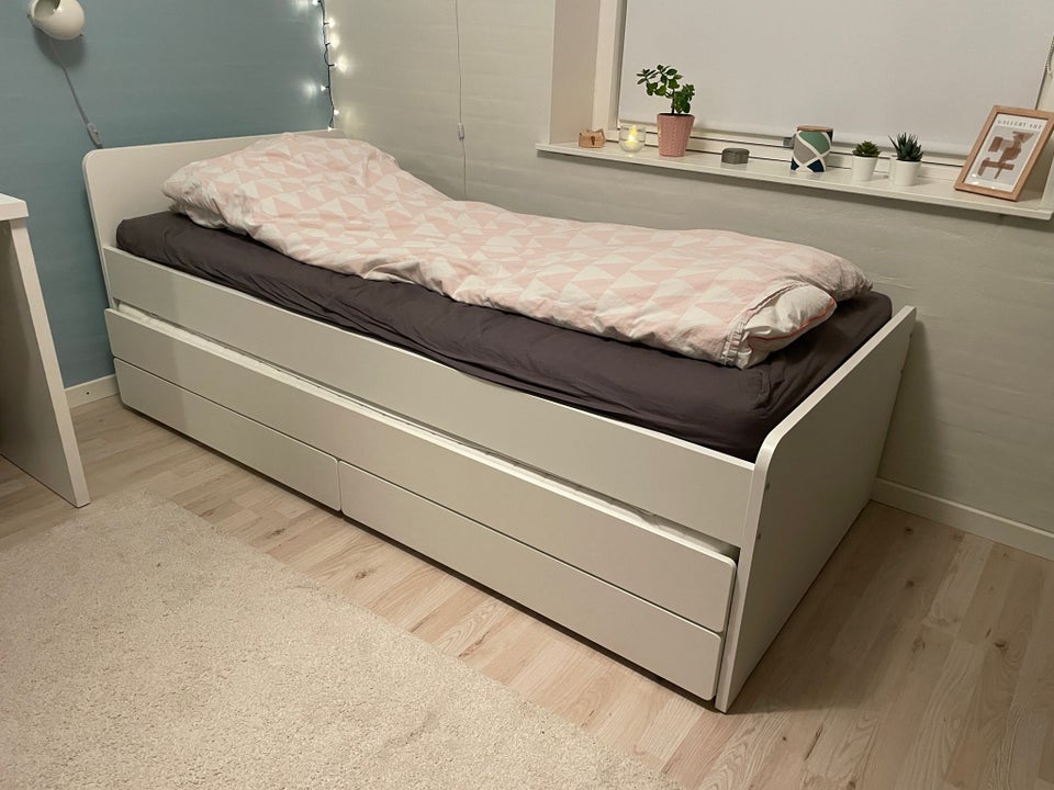 Enkeltseng, Ikea , b: 90 l: 200 h: 57