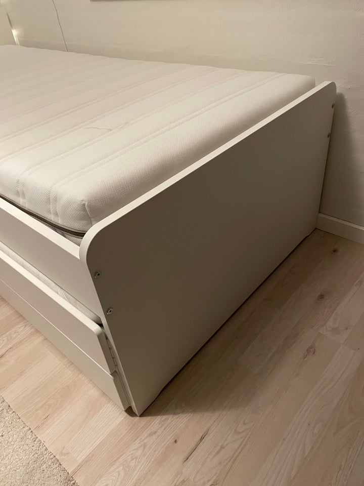 Enkeltseng, Ikea , b: 90 l: 200 h: 57