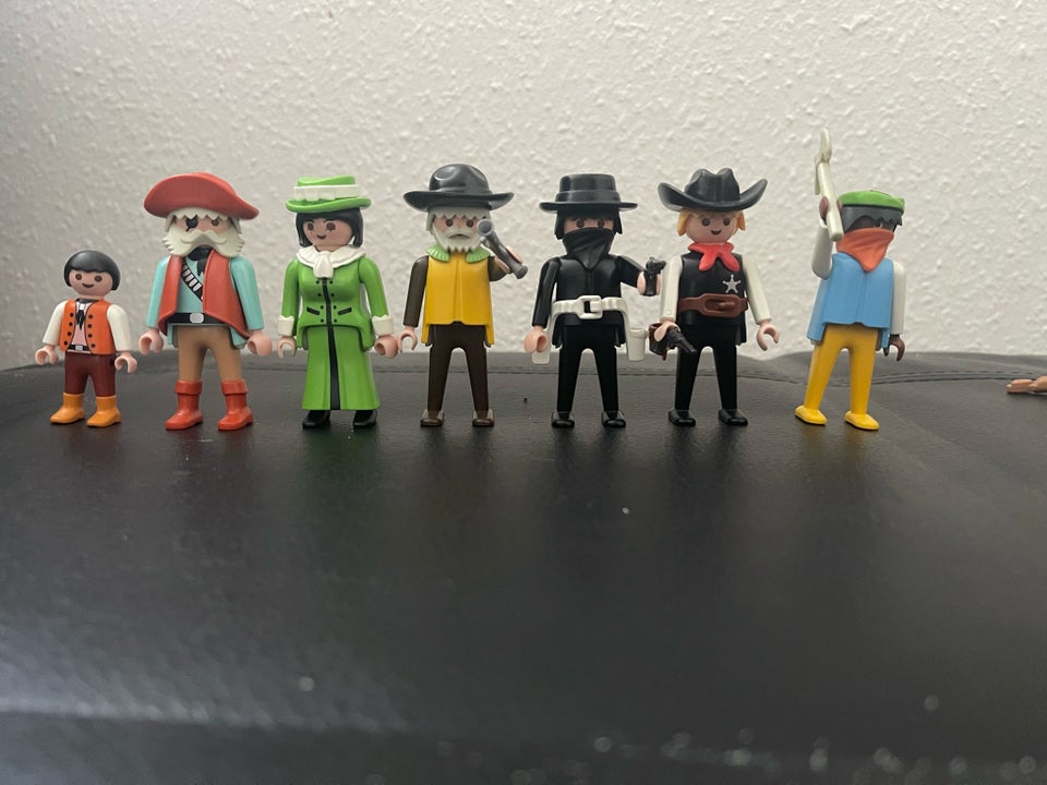 Playmobil, 7 figurer og en