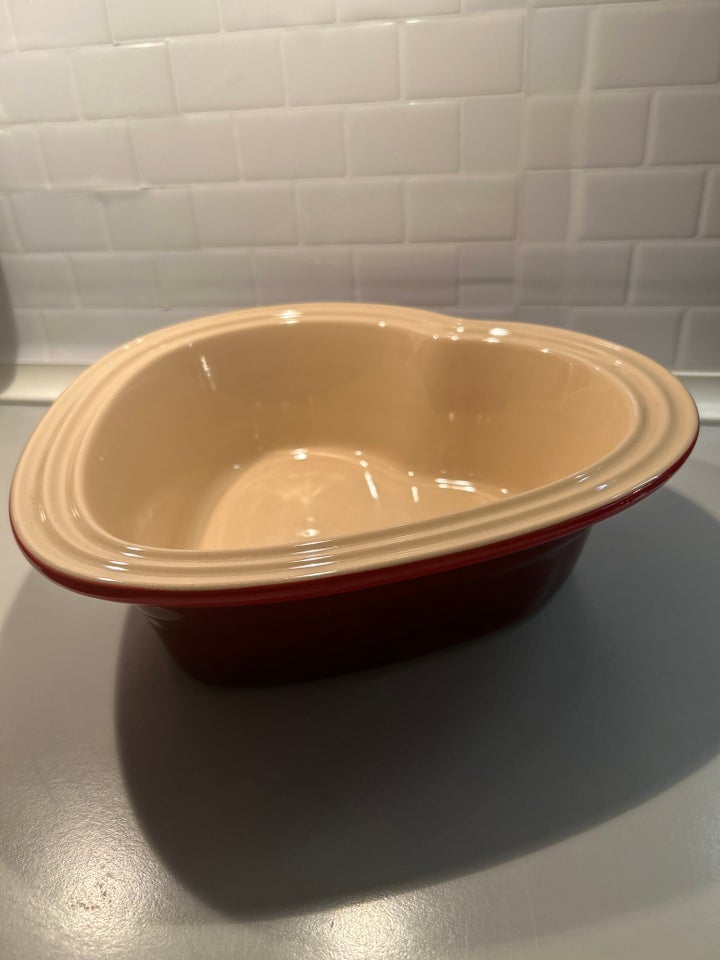 Ildfast fad med låg. , Le creuset