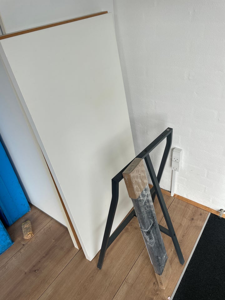 Skrivebord, Ikea, b: 140 d: 60 h: 5