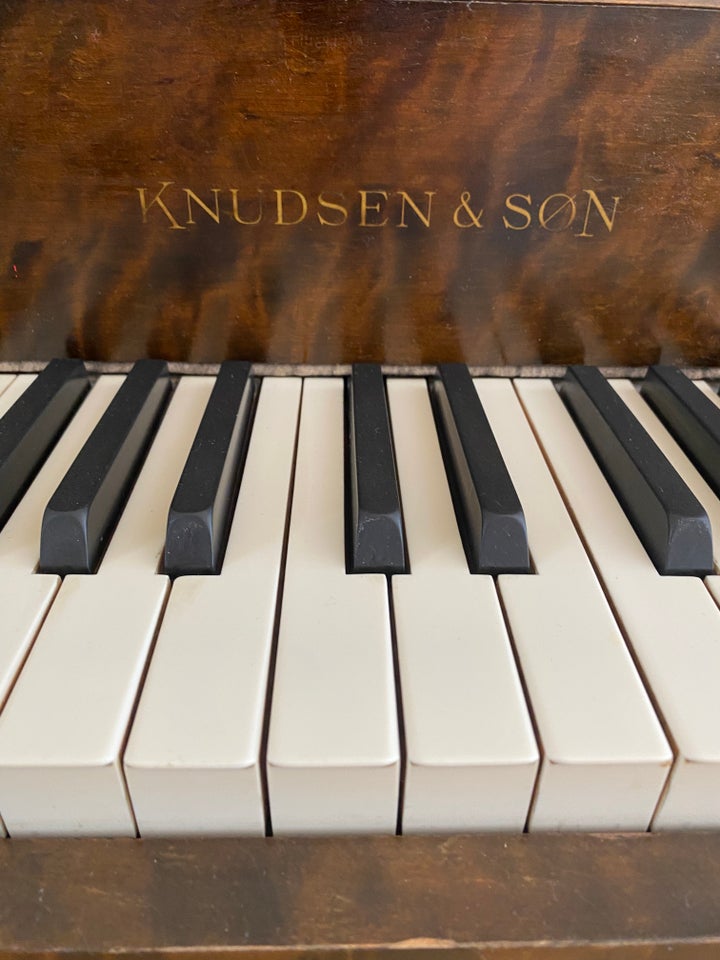 Pianino Knudsen  Søn