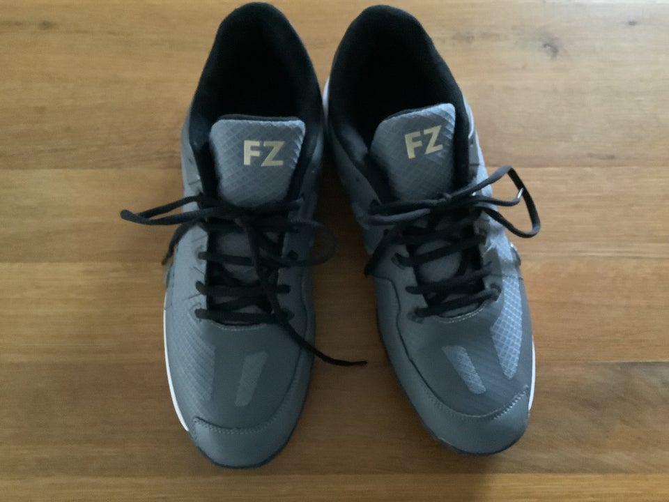 Badmintonsko, FZ Forza Trust V2,