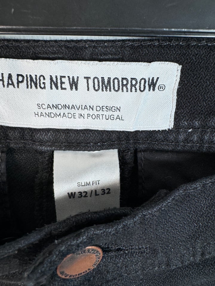 Chinos, Shaping New Tomorrow , str.