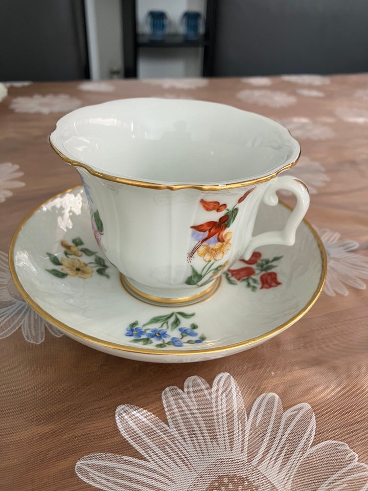 Porcelæn, Kop og underkop, Royal