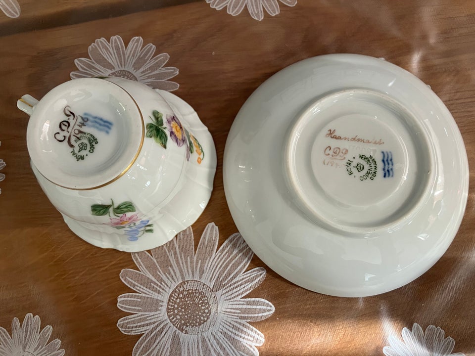 Porcelæn, Kop og underkop, Royal