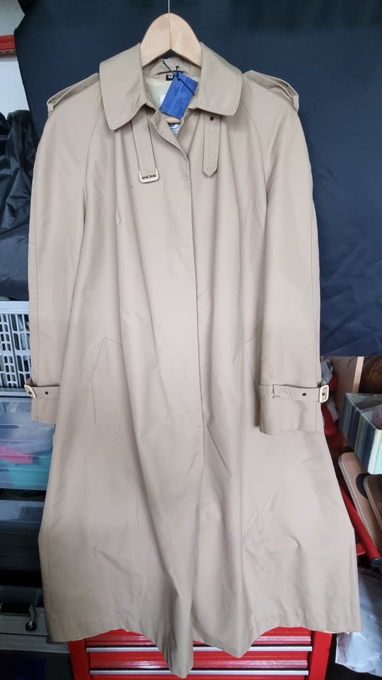 Trenchcoat, str. 44, J Danish