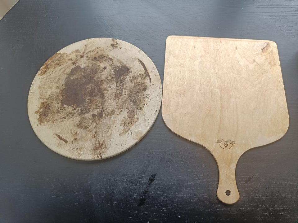 Pizza stone and spatula