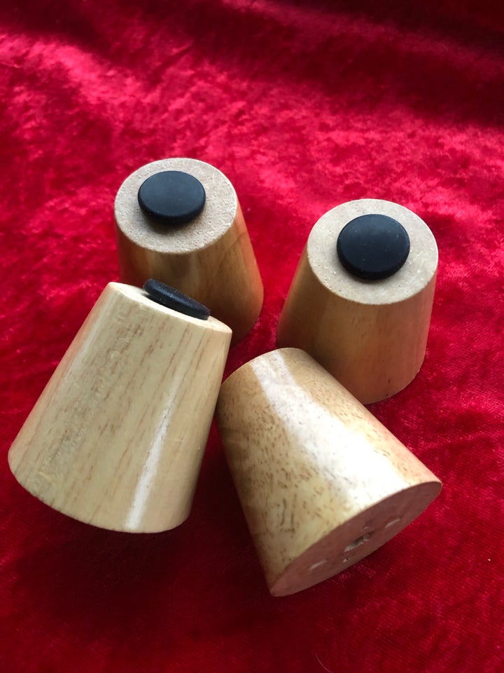 4 små træ ben - forhøjer til møbel mm