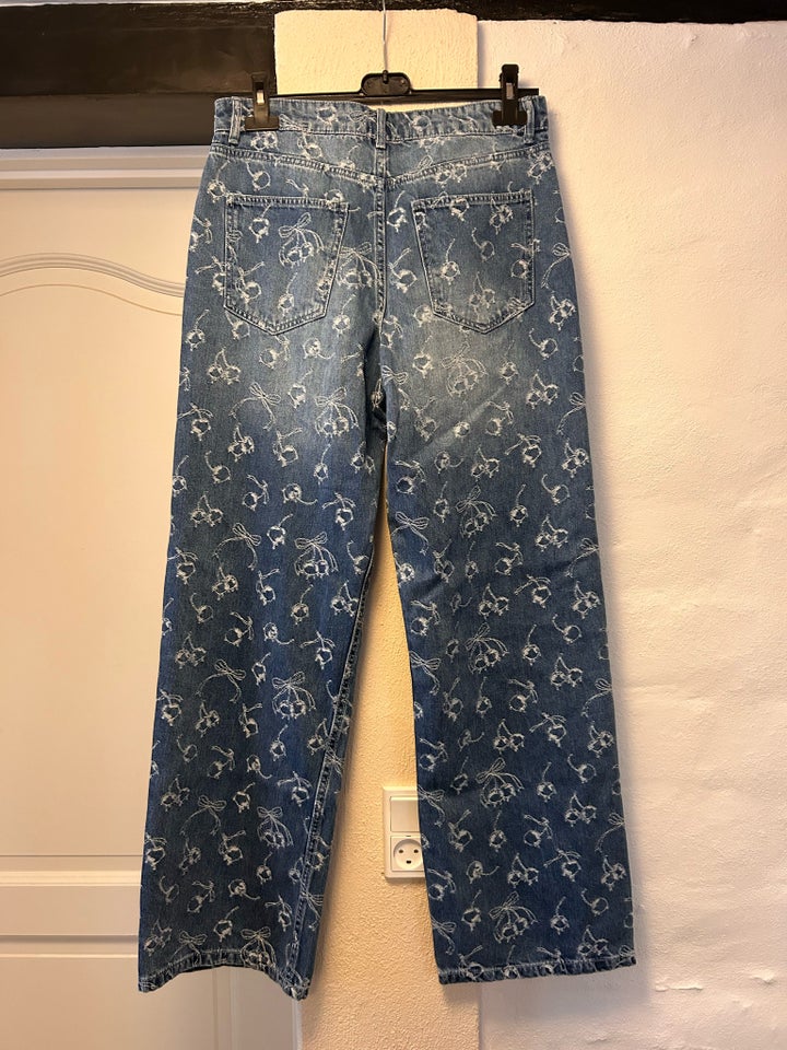 Jeans, Bershka, str. 36