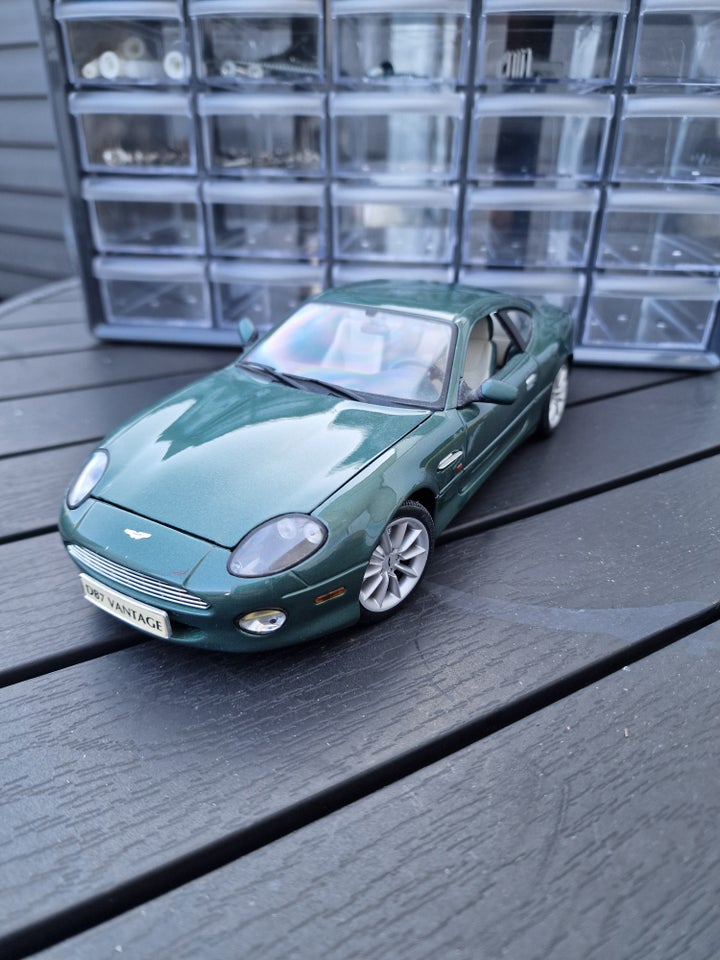 Modelbil, Maisto Aston Martin DB7,