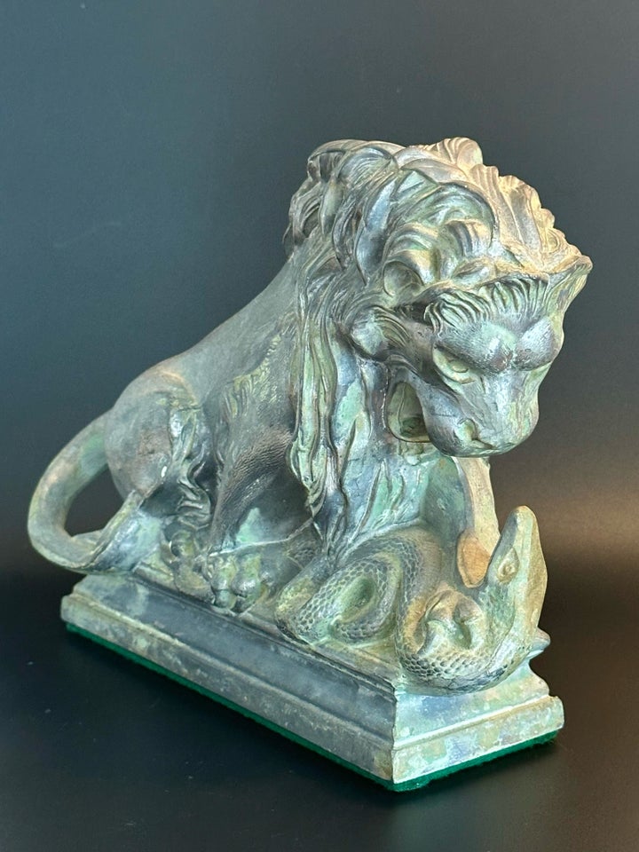 Antik skulptur LION AU SERPENT