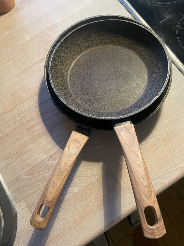 Fry pans, HH