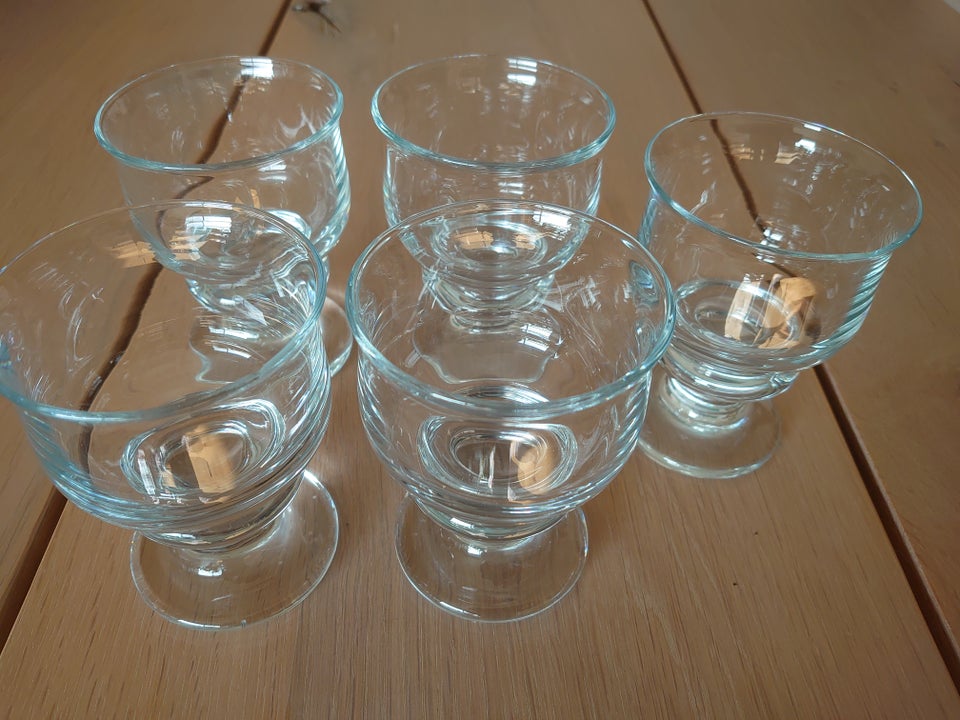 Glas, 5 rødvinsglas i Holmegaard