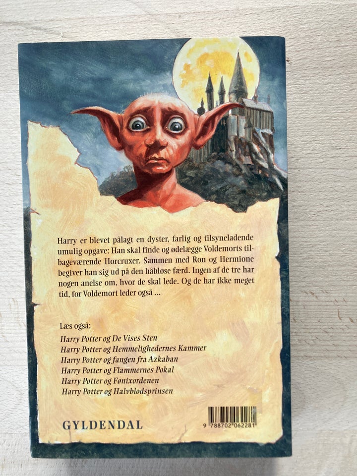 Harry Potter og Dødsregalierne, J.