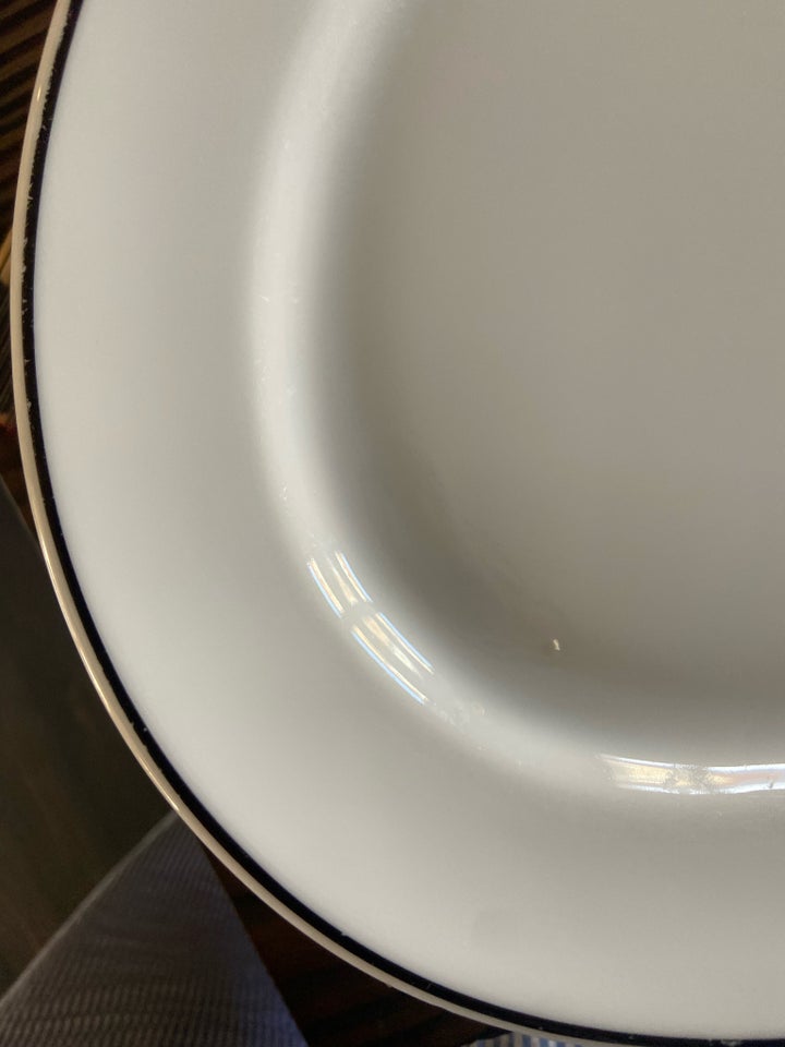 Porcelæn, Store fade hvid med sort