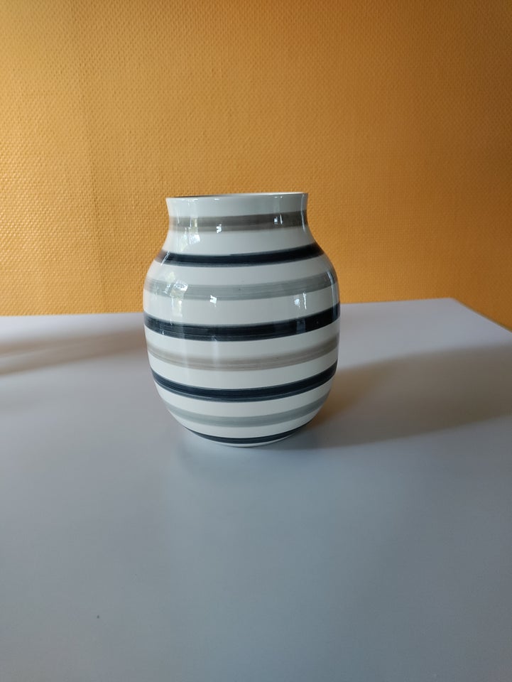 Omaggio vase, Kahler