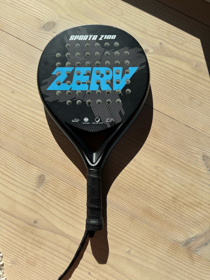 Padel bat, Zerv