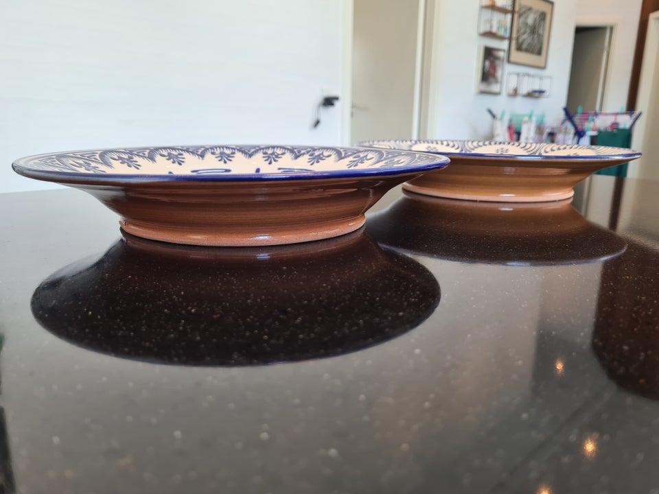 2 håndmalede keramik tallerkner