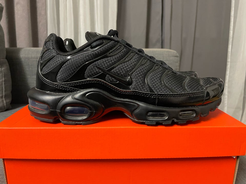 Sneakers, Nike Air Max Plus, str.