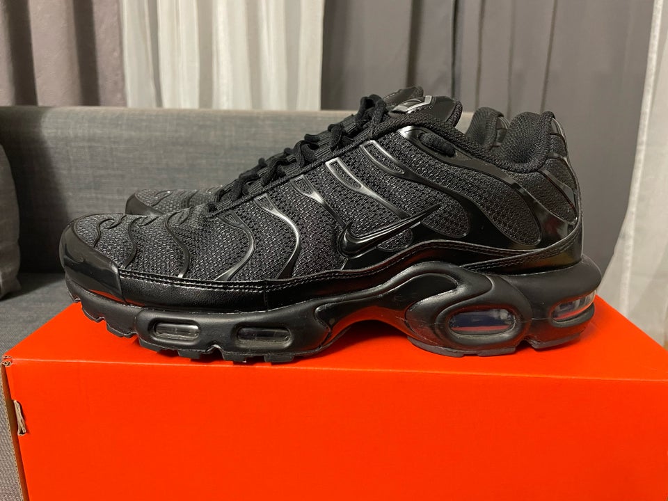 Sneakers, Nike Air Max Plus, str.