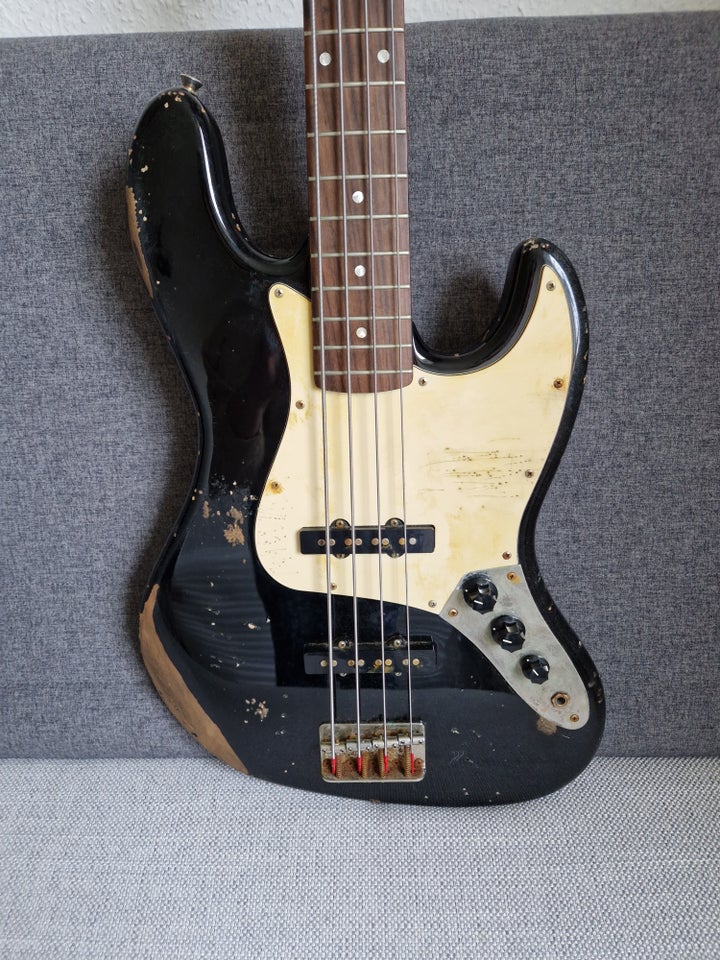 Elbas, Squier JBASS BY FENDER