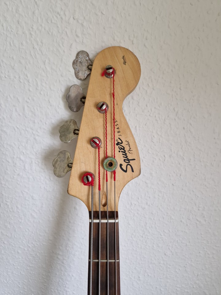 Elbas, Squier JBASS BY FENDER