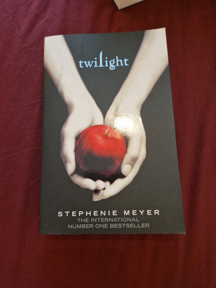 Twilight, Stephenie Meyer, genre: