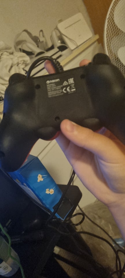 Playstation 4, Controller med