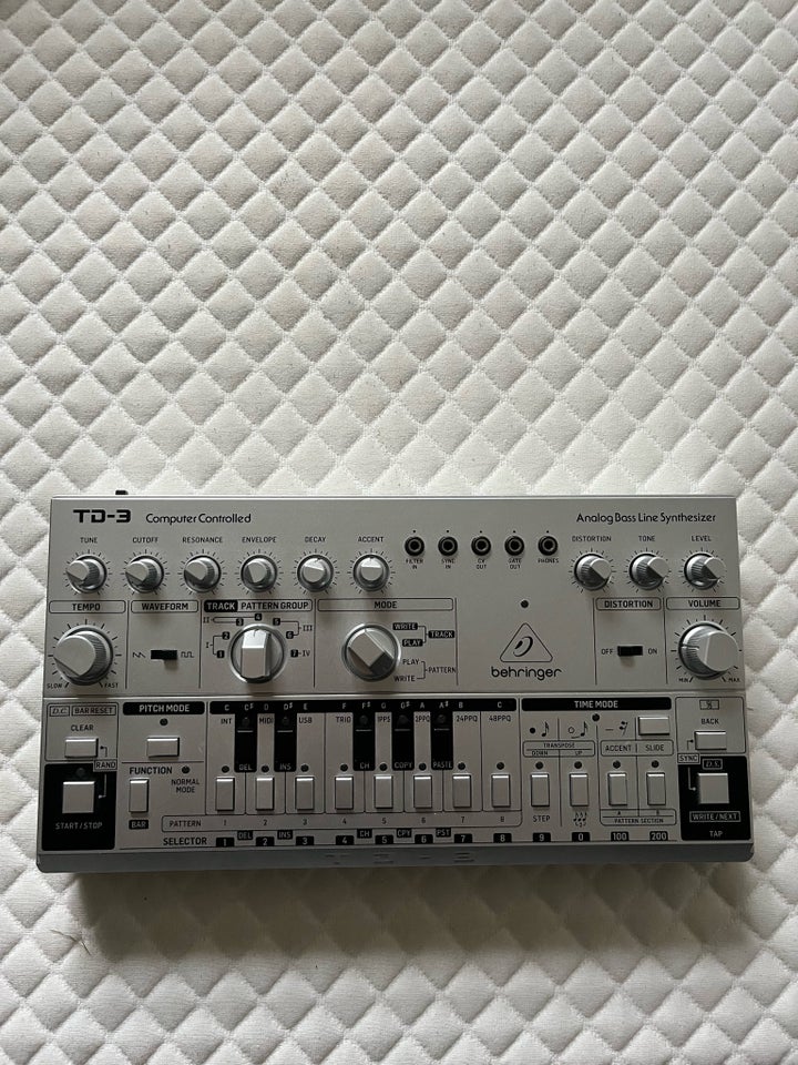 Synthesizer, Behringer Td-03