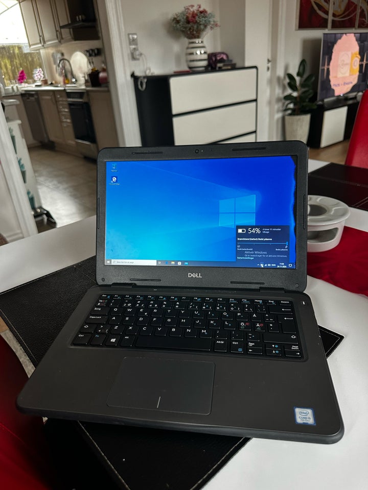 Dell Latitude 3300, 2,3 i3 4 cpus