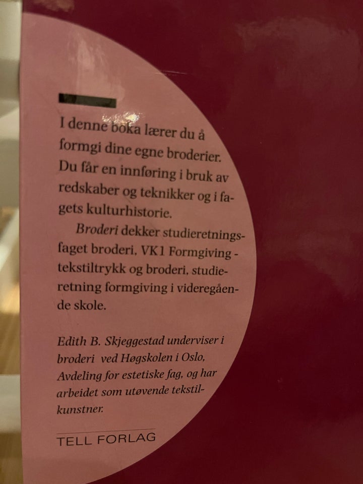 Broderi, Edith Skjeggestad, emne: