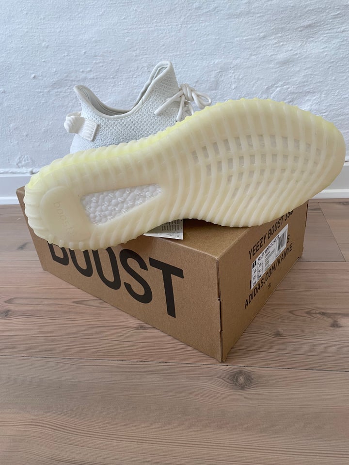 Sneakers Yeezy Boost 350 V2 str