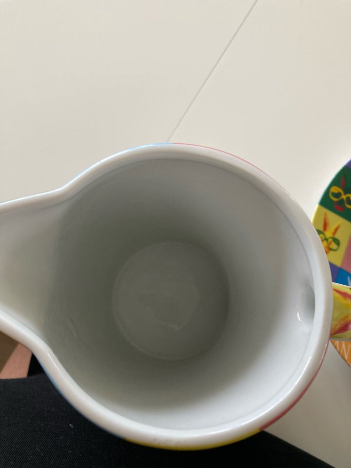 Porcelæn 10 tallerken og 1 L kande