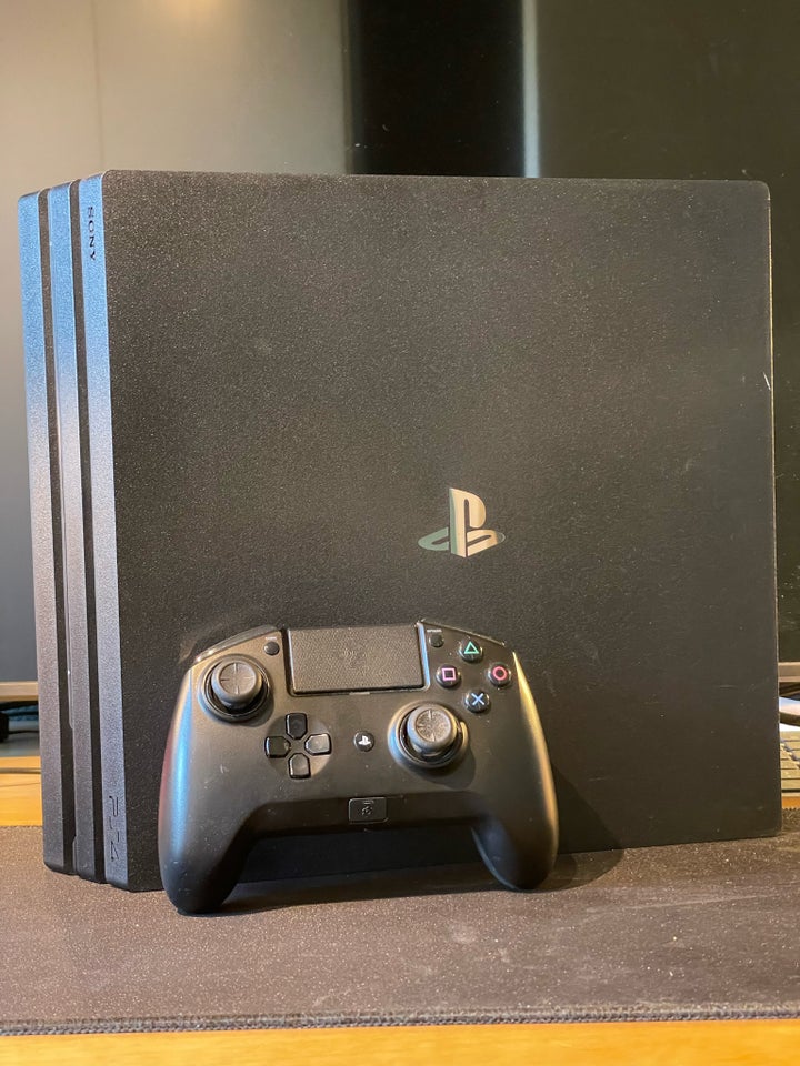 Playstation 4 Pro CUH-7216B God