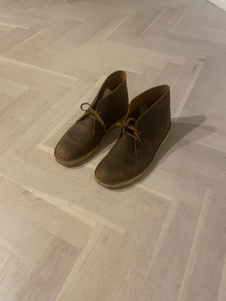 Fritidssko, str. 44, Clarks