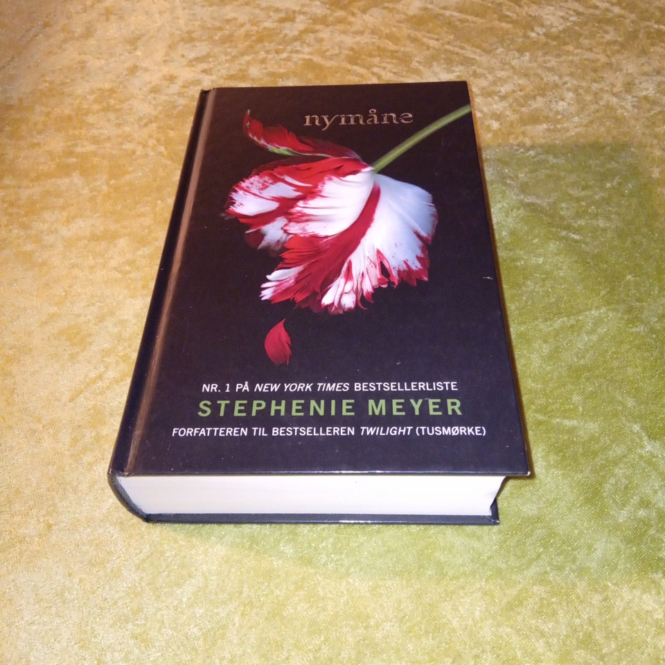 Nymåne, Stephenie Meyer, genre: