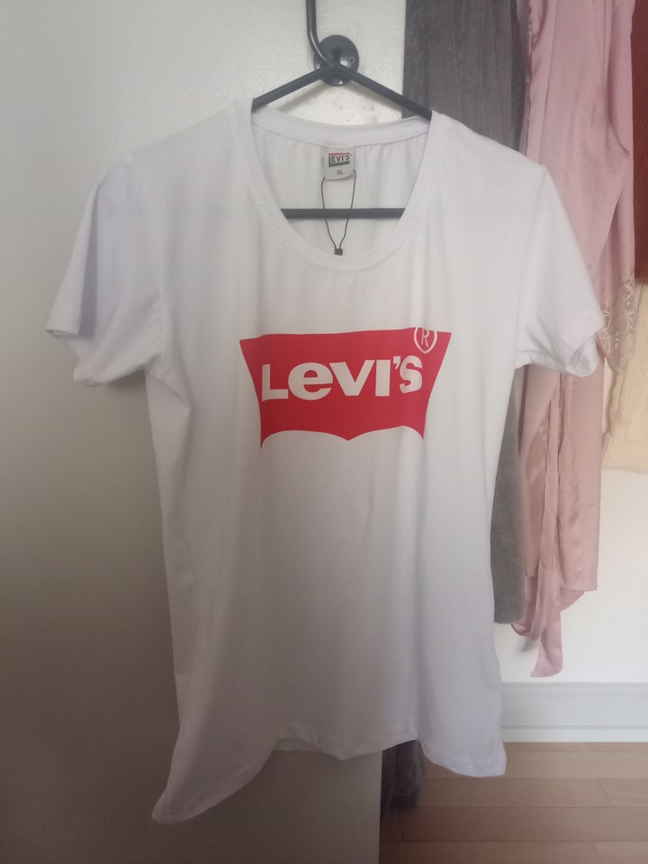 T-shirt Levis str 38