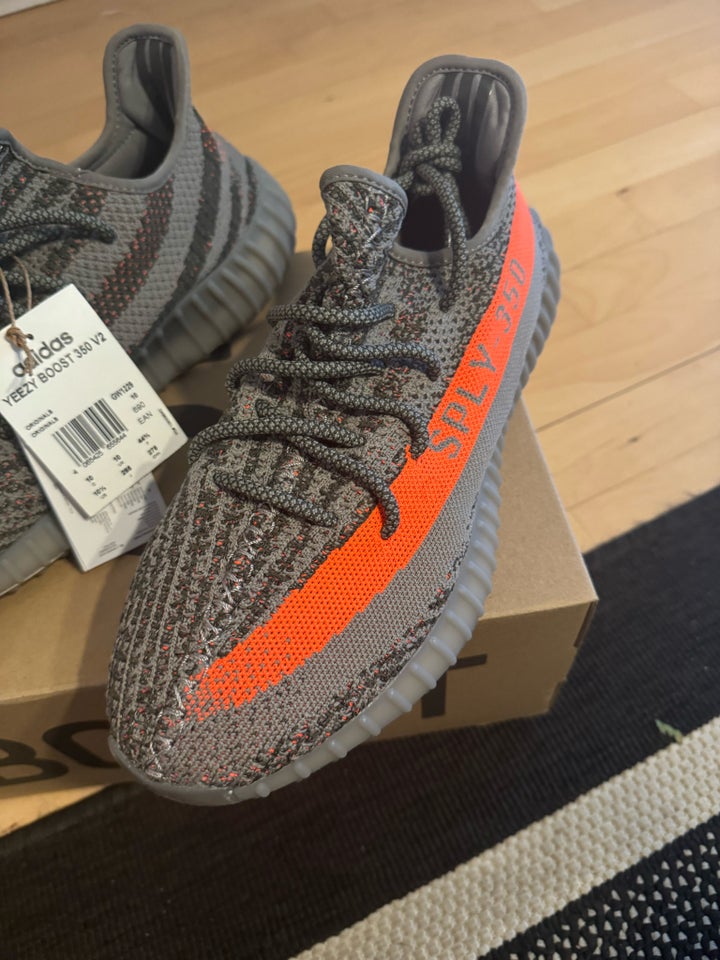 Sneakers YEEZY Boost 350 v2 str