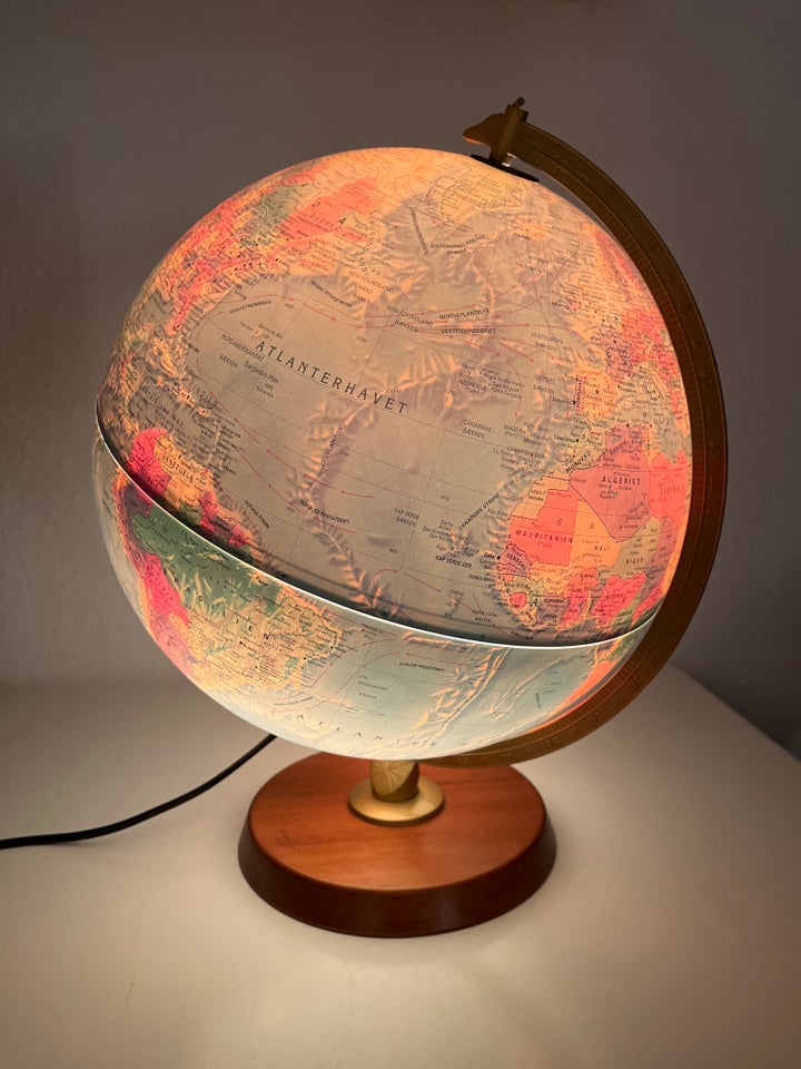 Anden bordlampe, Scan Globe